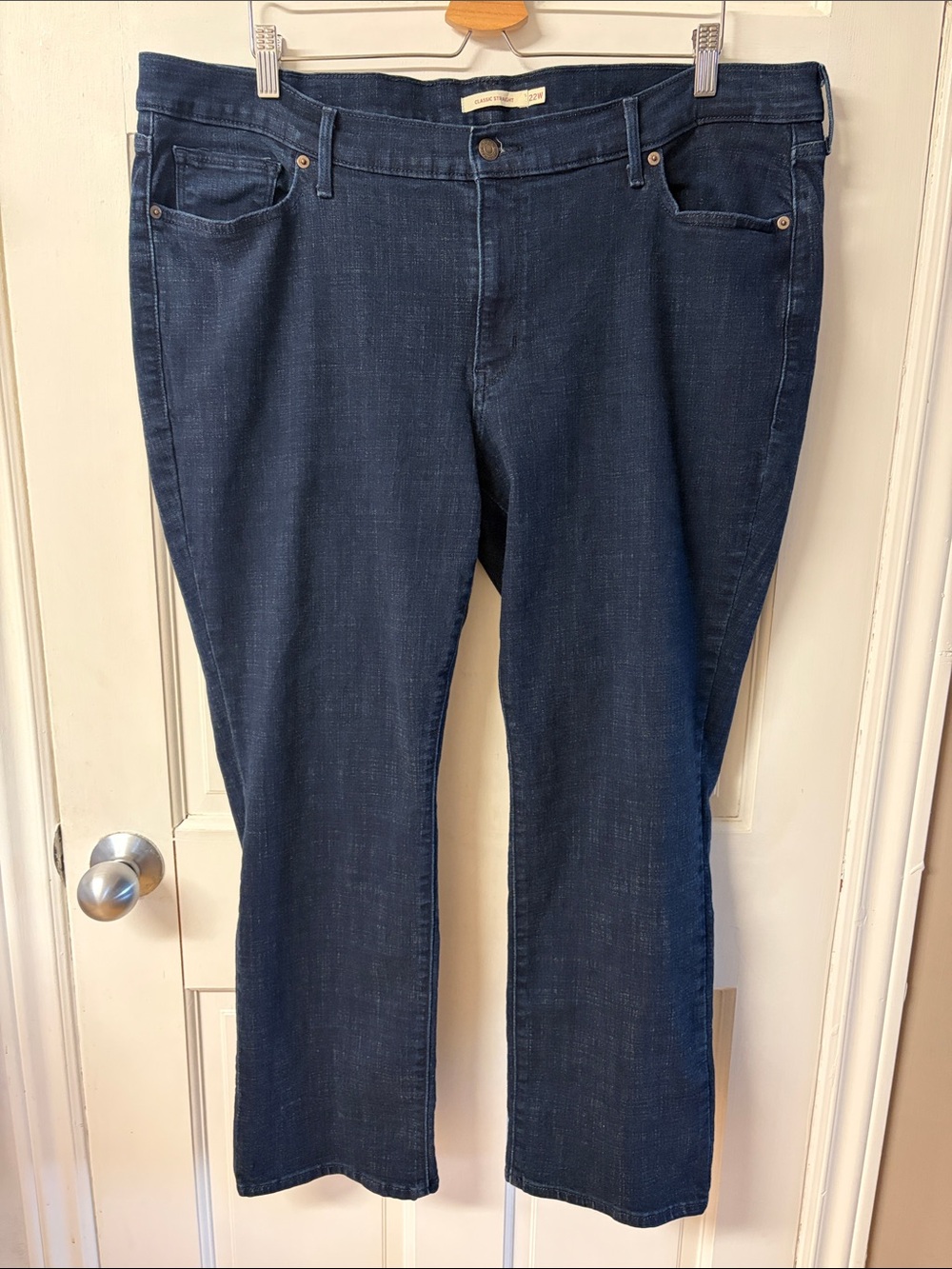Levi’s Classic Straight leg 5 pocket stretchy blue jeans women’s size 22W